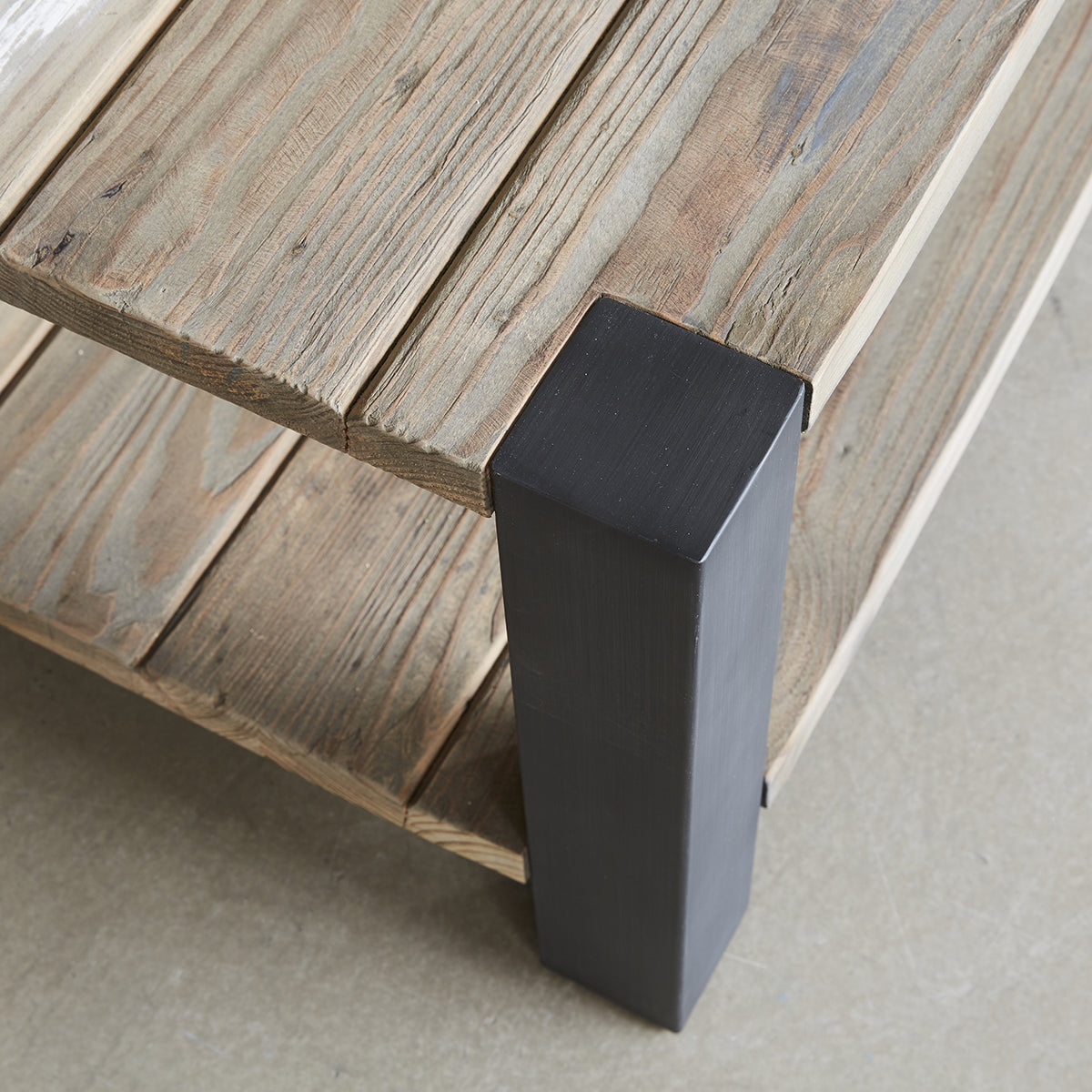 1113-table_basse_en_bois_recycle_massif_et_metal_140_cm-05.jpg