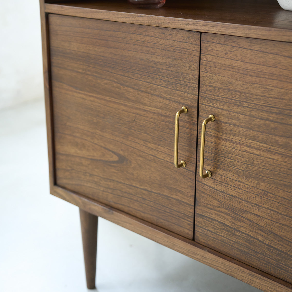 VINTAGE - Bibliothèque en mindi massif finition noyer 85 cm