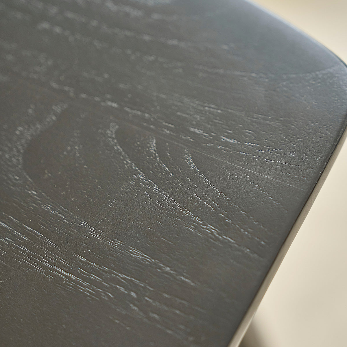 1816-tabouret_de_bar_en_teck_massif_noir_75_cm-06.jpg