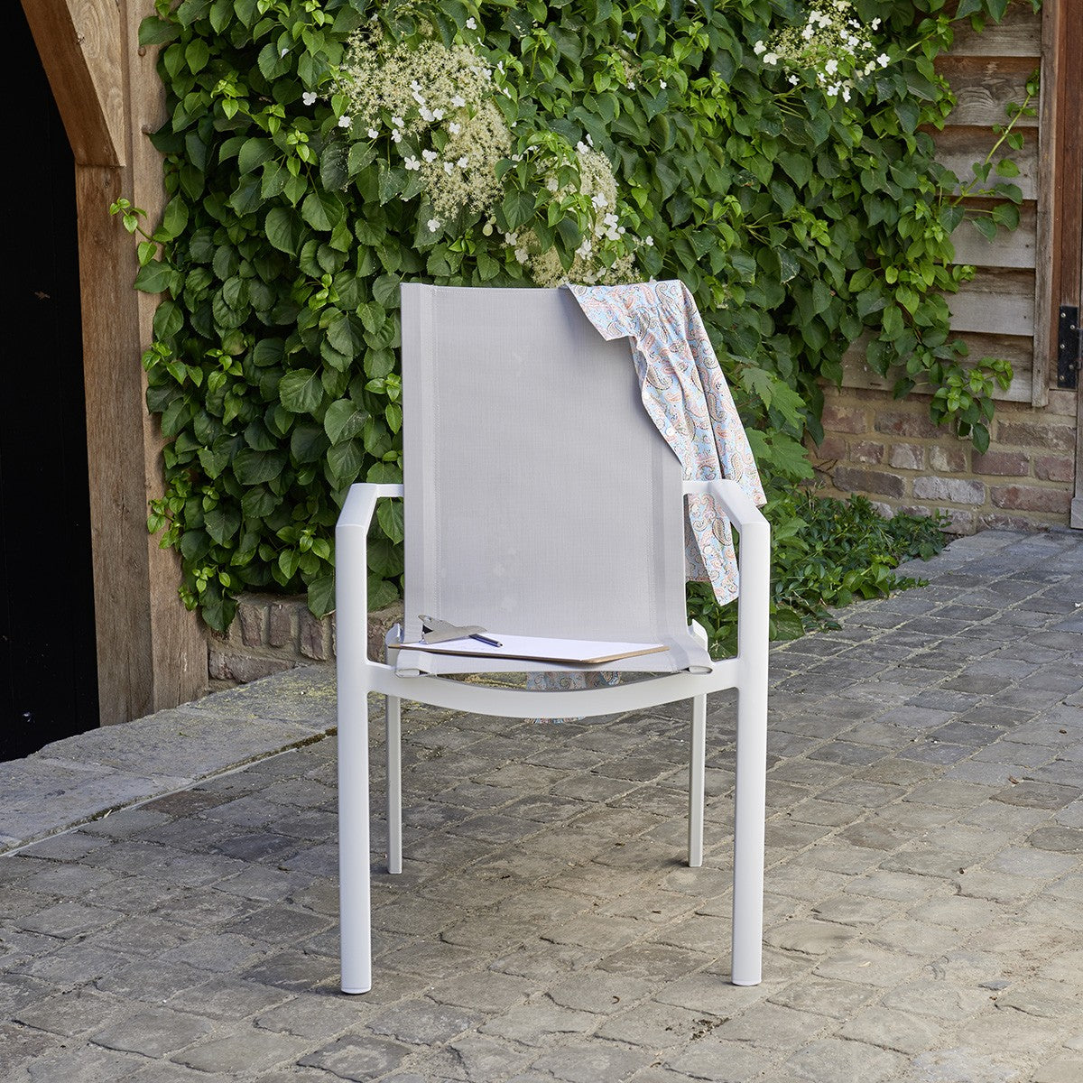 5005-fauteuil_de_jardin_en_aluminium_blanc_et_textilene_gris-03.jpg
