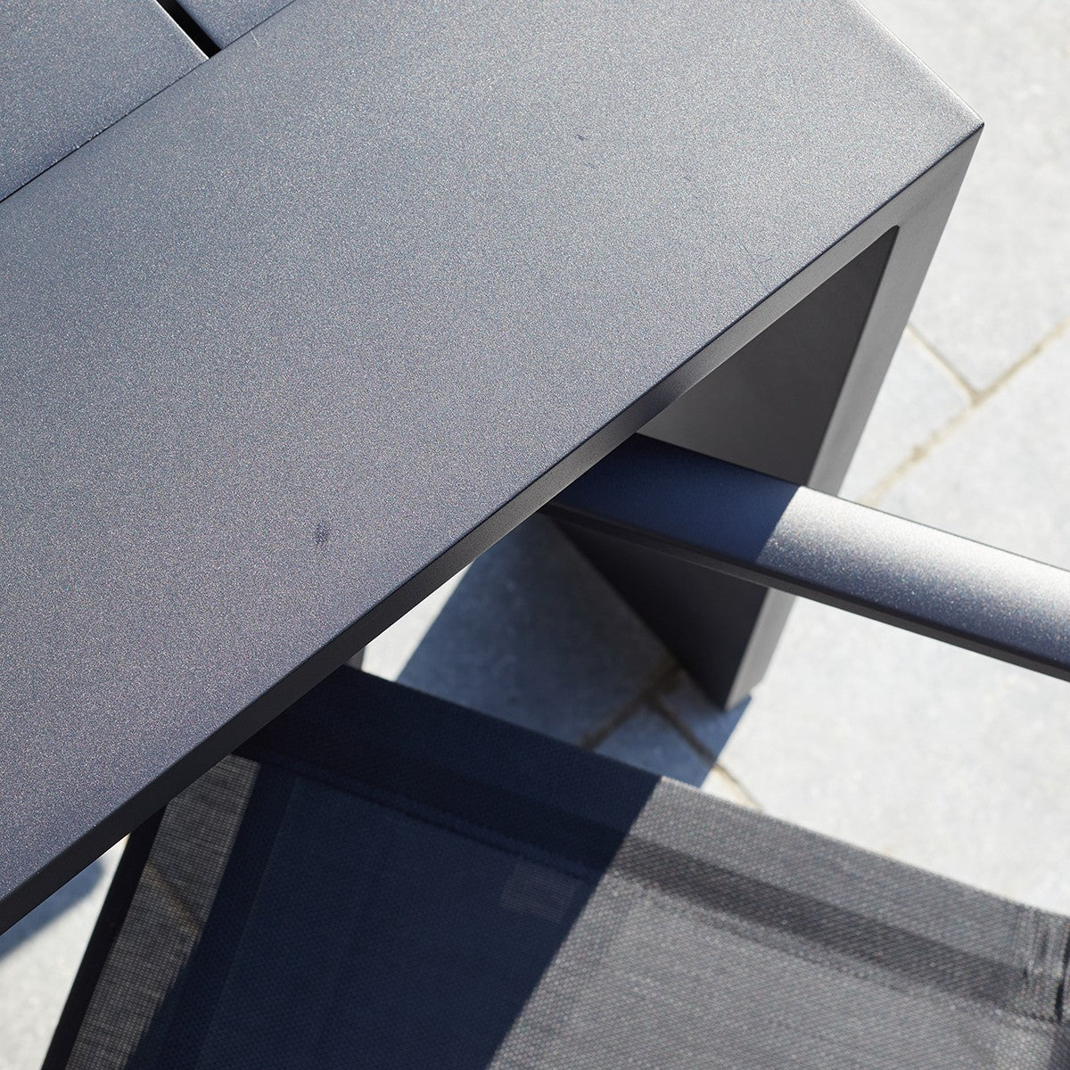 5015A-salon_de_jardin_en_aluminium_et_textilene_noir_6_pers-05.jpg