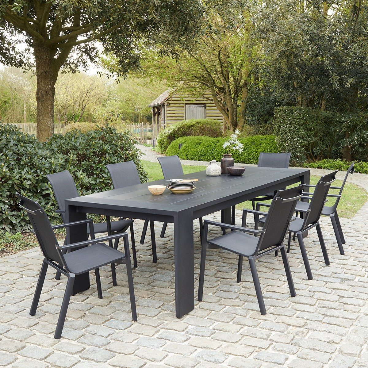 5016A-salon_de_jardin_en_aluminium_et_textilene_noir_8_pers-01.jpg