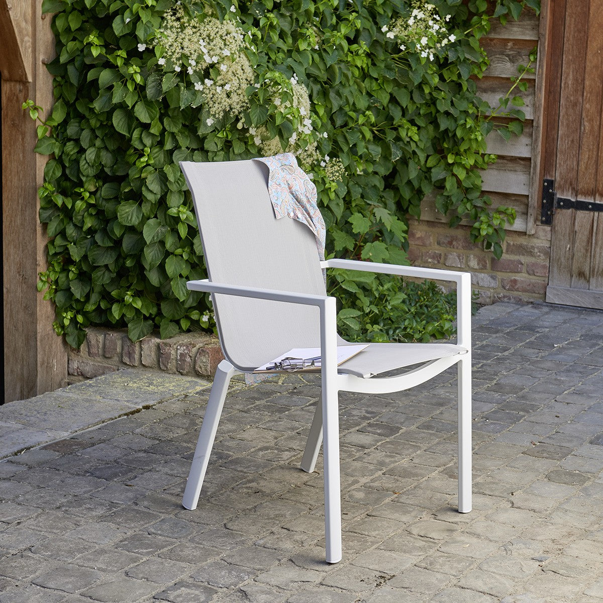5017A-salon_de_jardin_aluminium_blanc_et_textilene_gris_8_pers-06.jpg