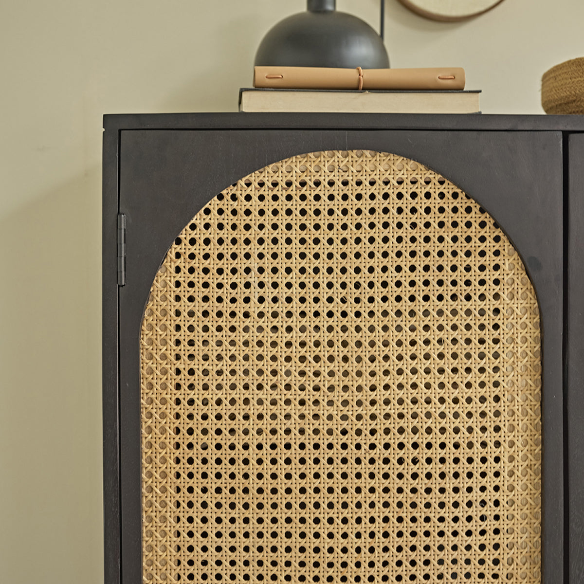 613-armoire_en_manguier_massif_et_cannage_90_cm-05.jpg
