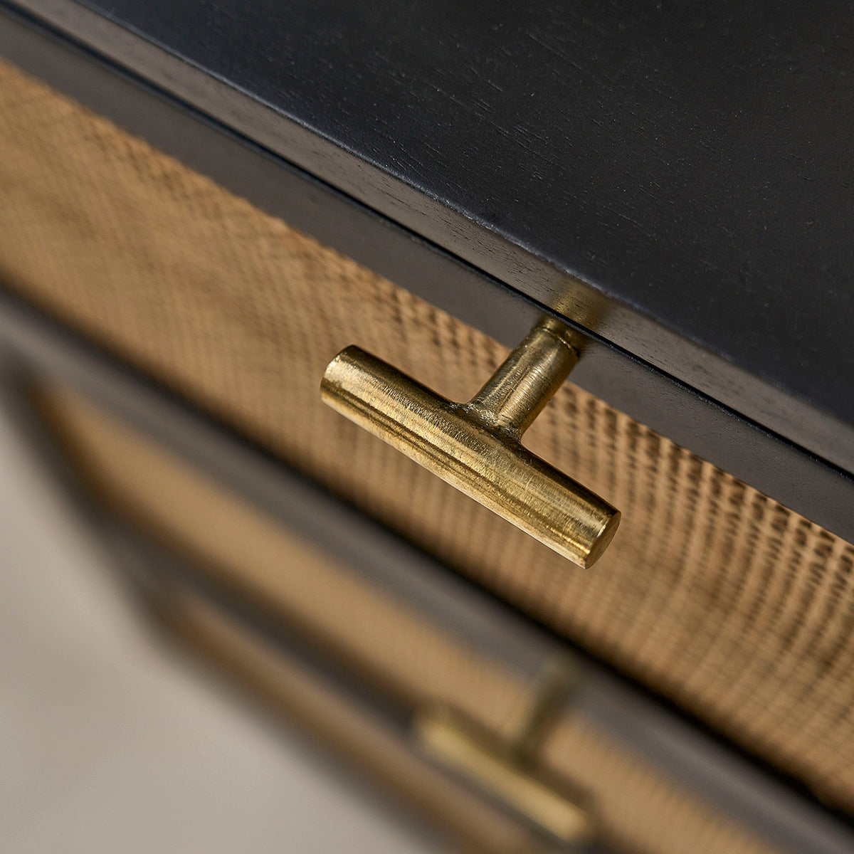 650-commode_en_manguier_massif_et_cannage_noire_90_cm-07.jpg