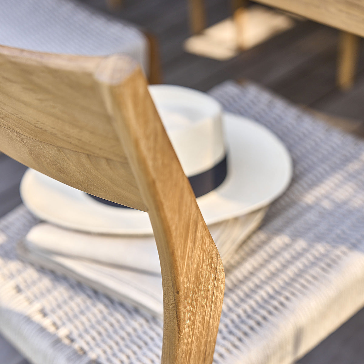 15-chaise_de_jardin_en_teck_massif_et_cordage_beige-06.jpg