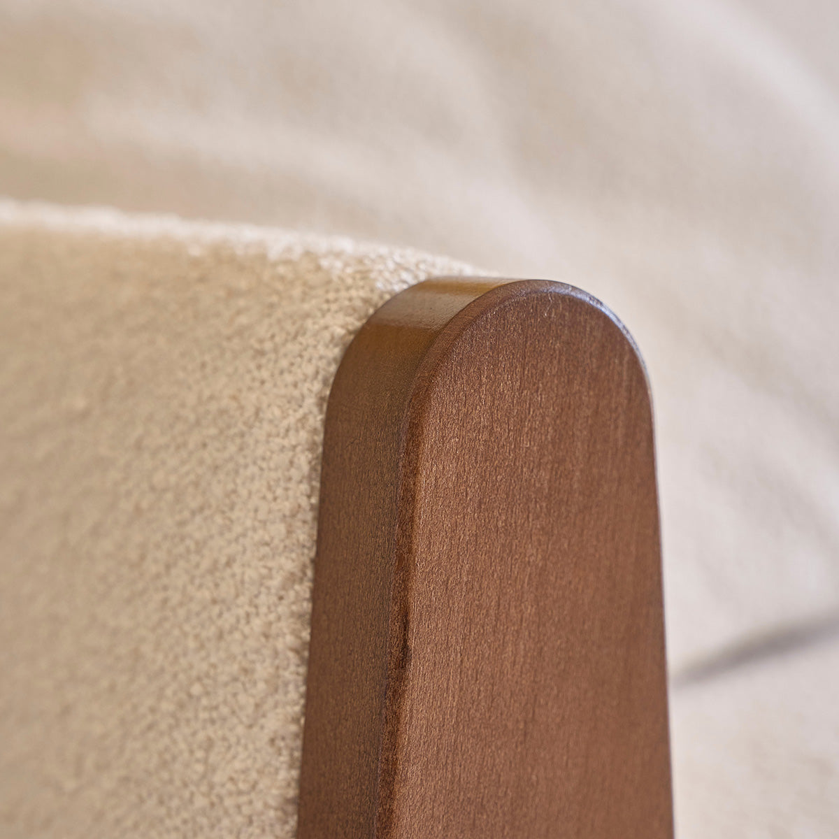 CAN0013-canape_droit_3_places_en_bois_massif_et_tissu_bouclette_blanc-07.jpg