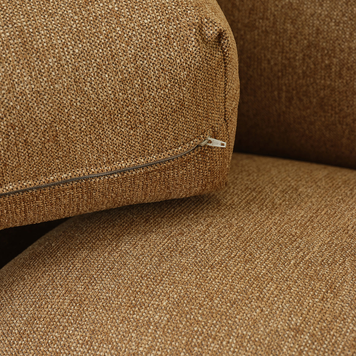 CAN0038-canape_droit_3_places_en_tissu_texture_marron_clair_chine-06.jpg