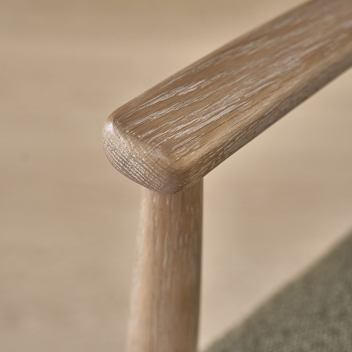 CHA0012-lot_de_2_chaises_en_chene_et_tissu_bouclette_kaki-05.jpg