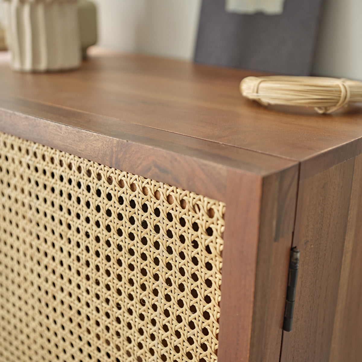 LEONTINE - Commode en acacia massif finition noyer et cannage 120 cm