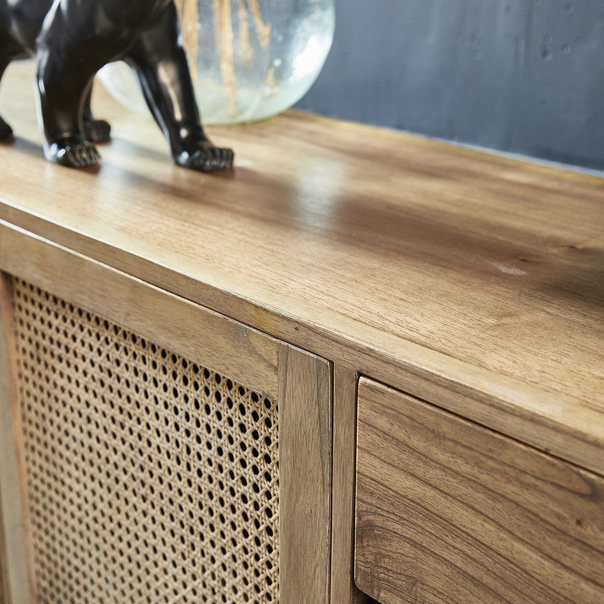 COM0003-commode_en_mindi_massif_et_cannage_175_cm-05.jpg