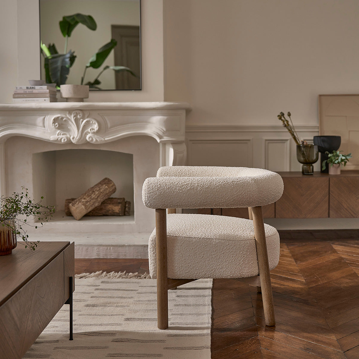 FAU0004-fauteuil_rond_en_chene_massif_et_tissu_bouclette_ecrue-03.jpg
