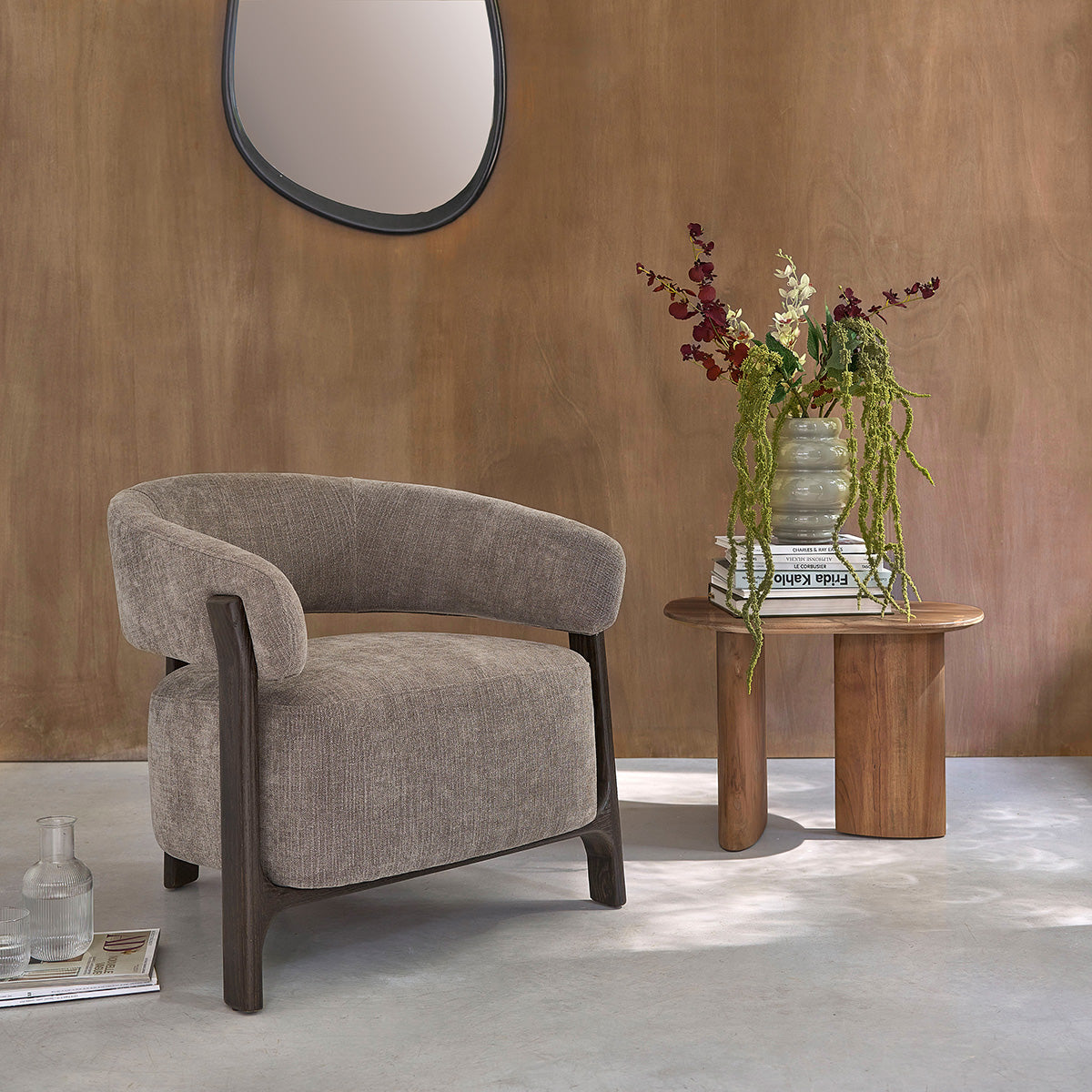 FAU0011-fauteuil_en_chene_massif_finition_noyer_et_tissu_chenille_taupe-01.jpg