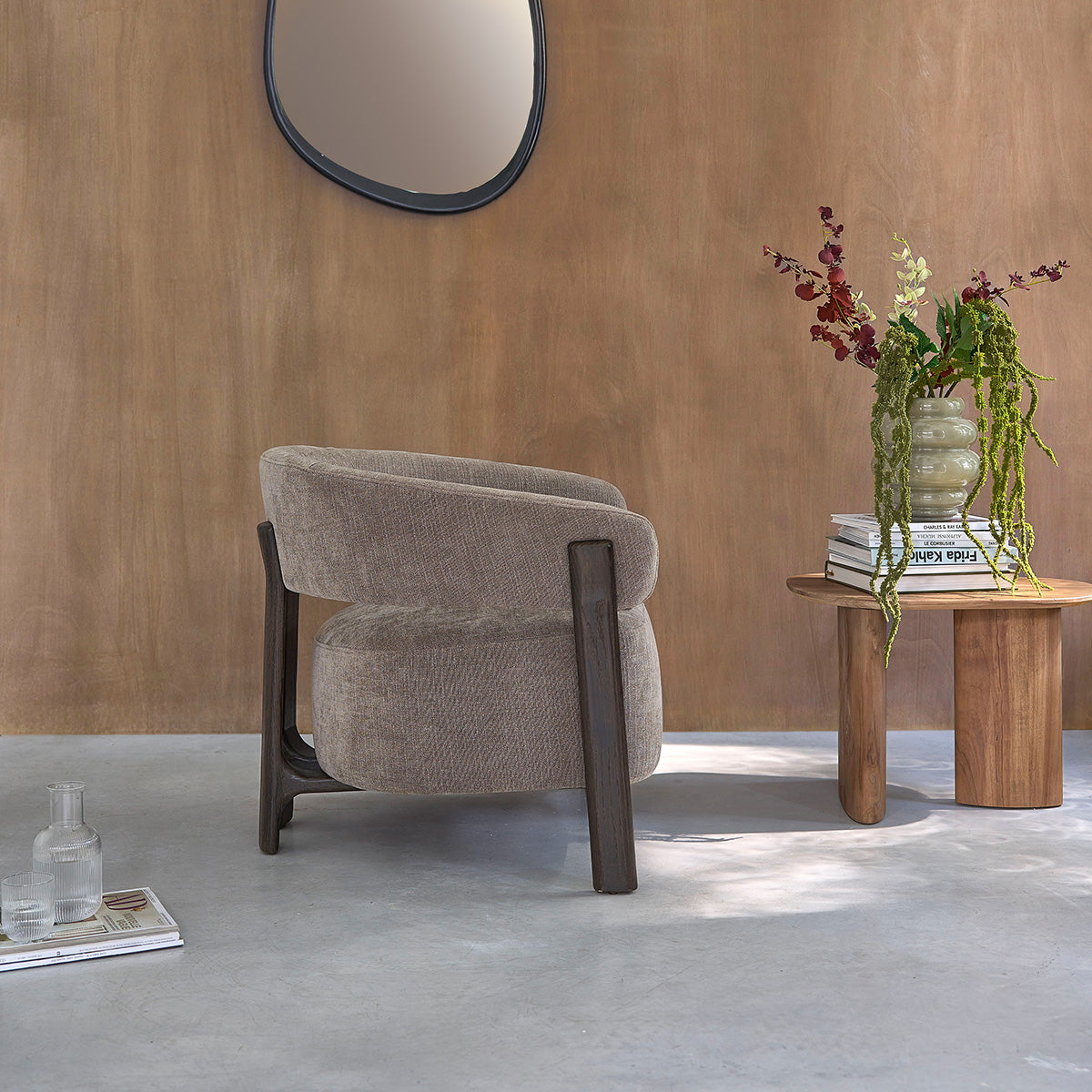 FAU0011-fauteuil_en_chene_massif_finition_noyer_et_tissu_chenille_taupe-03.jpg