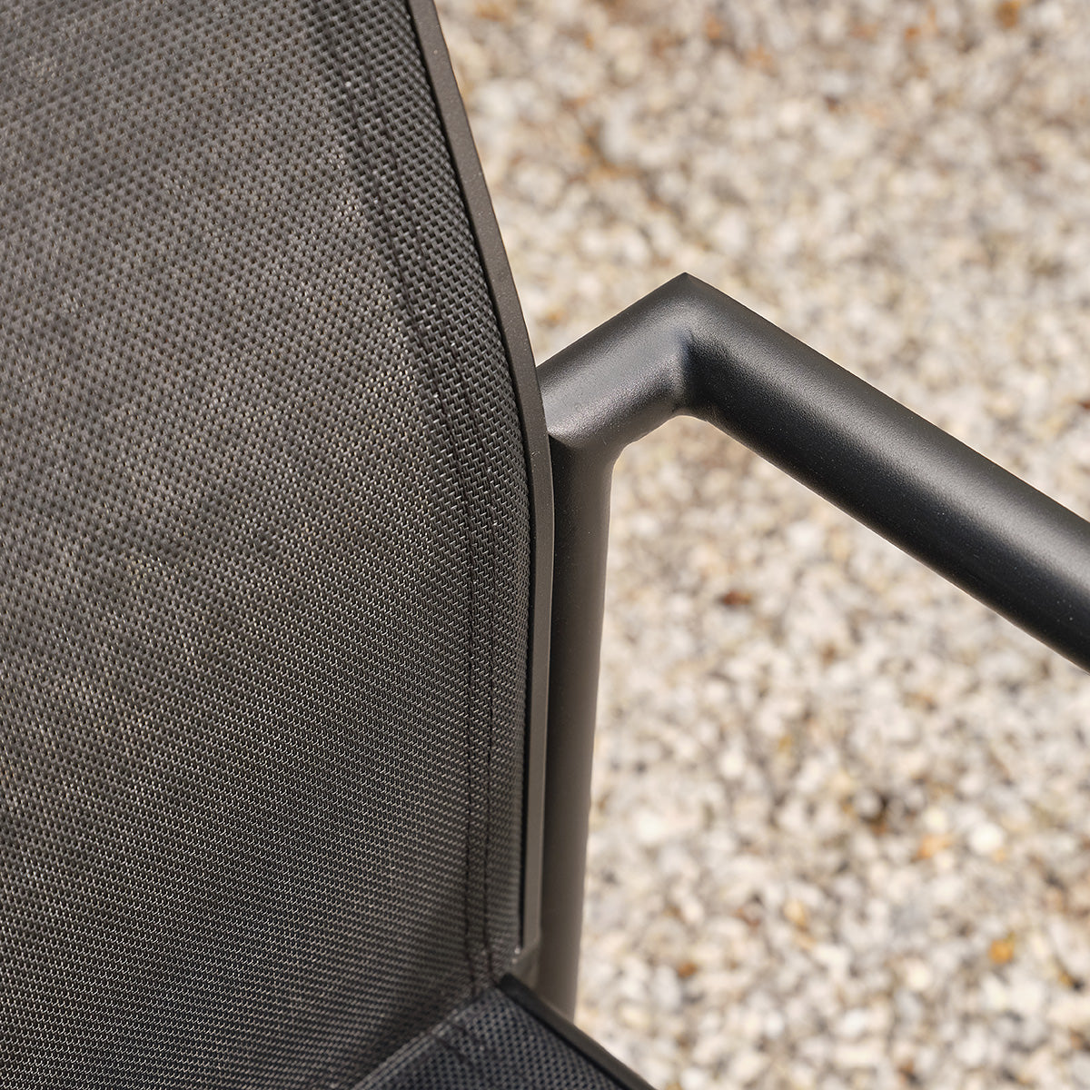 FDJ0016-fauteuil_de_jardin_en_aluminium_et_textilene_noir_mat_lot_de_2-03.jpg