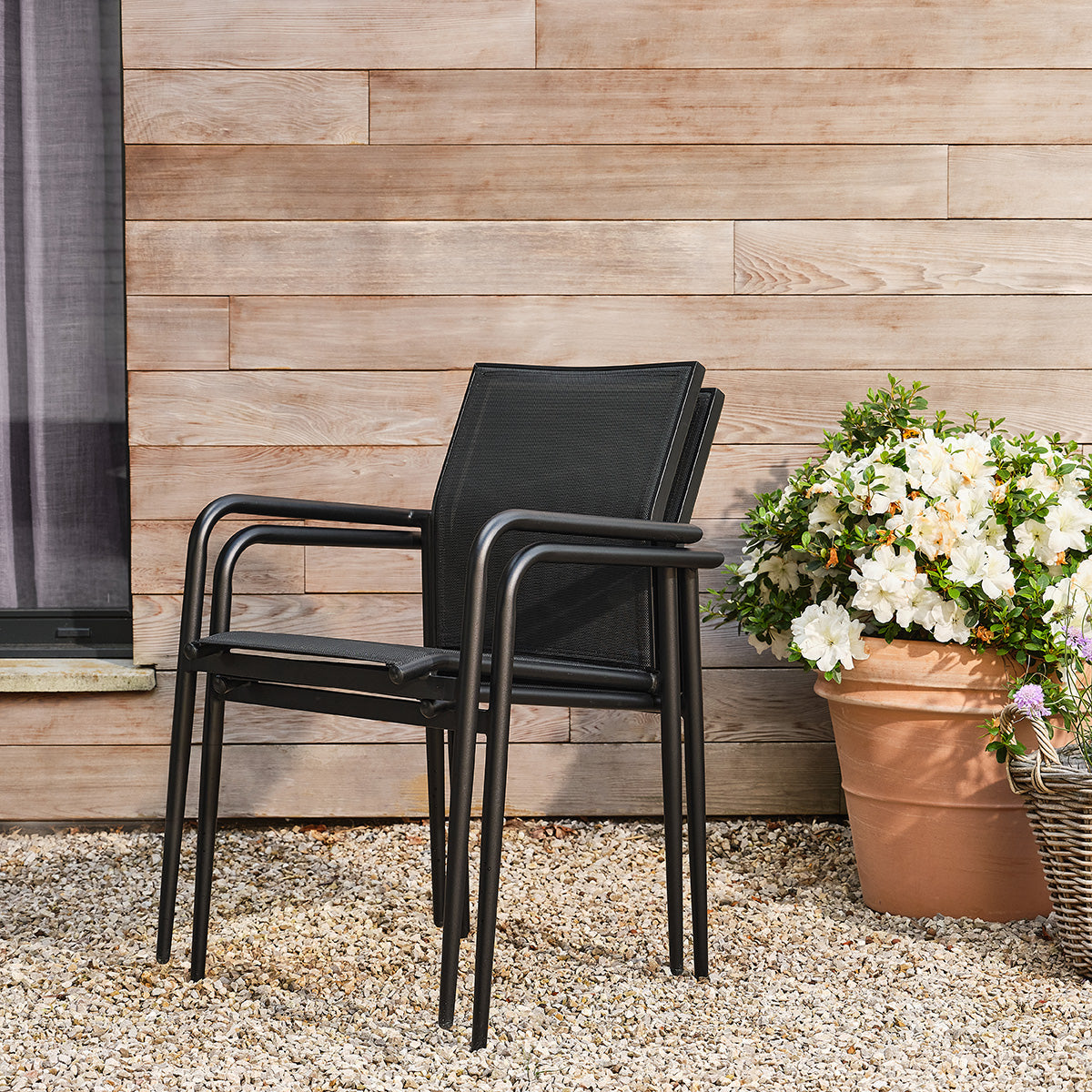FDJ0016-fauteuil_de_jardin_en_aluminium_et_textilene_noir_mat_lot_de_2-04.jpg