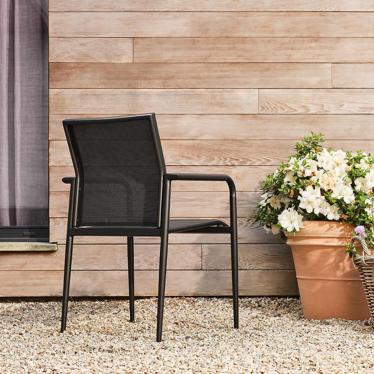 FDJ0016-fauteuil_de_jardin_en_aluminium_et_textilene_noir_mat_lot_de_2-05.jpg