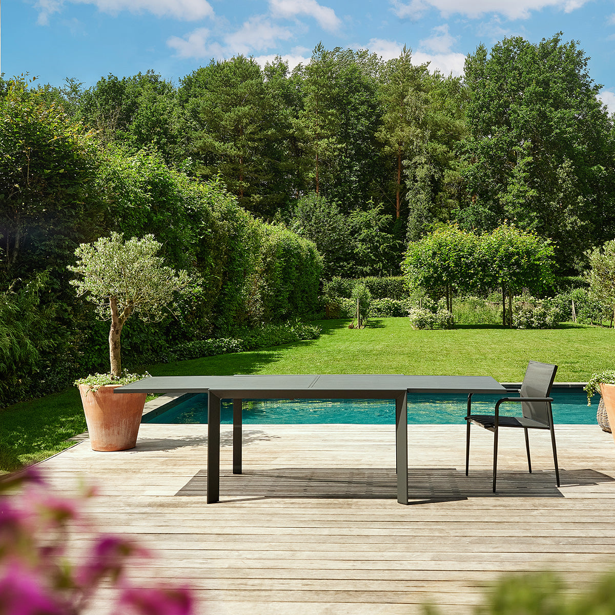 TDJ0012-table_de_jardin_en_aluminium_extensible_gris_6_10_pers-01.jpg