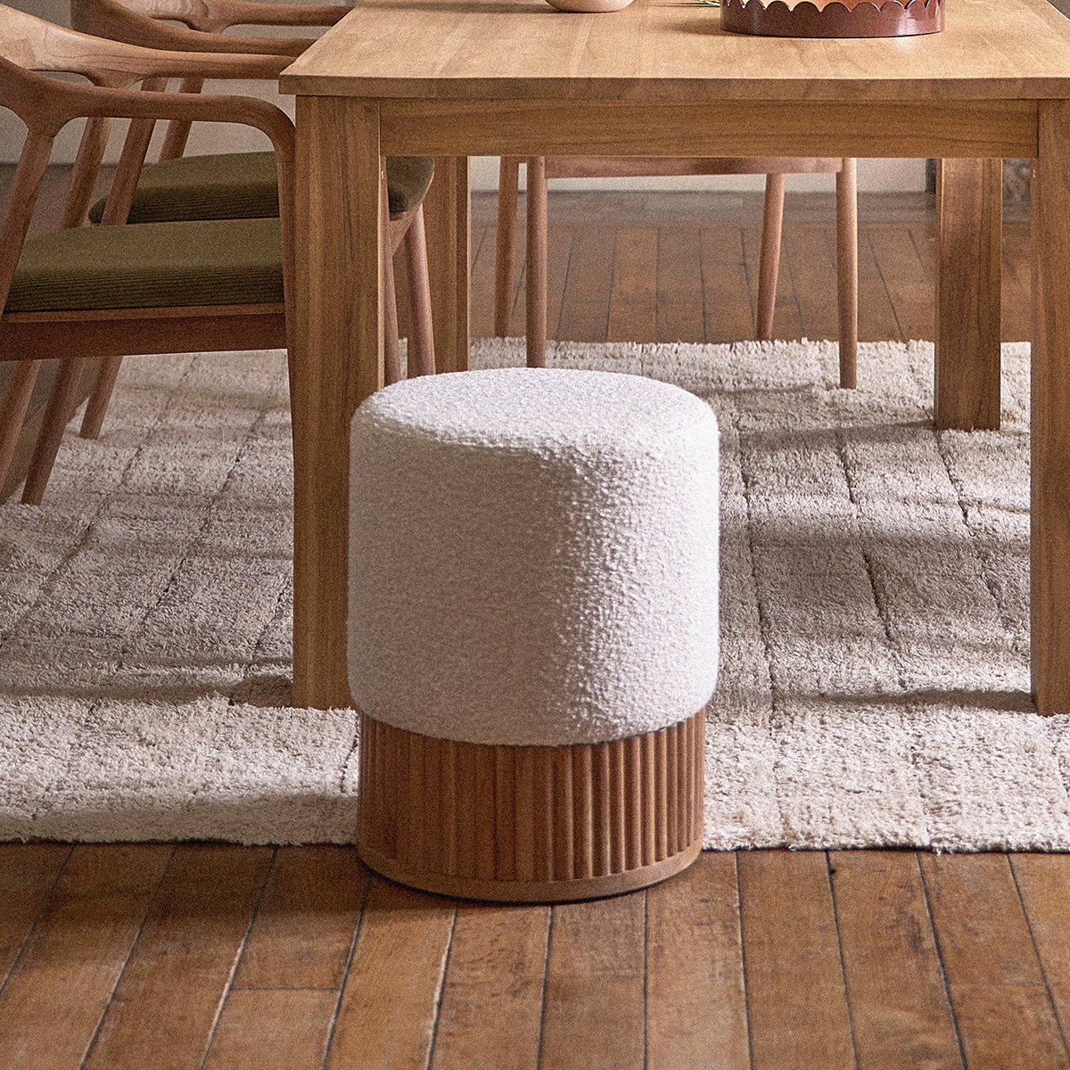SERENE - Pouf en teck massif et tissu bouclette blanc Ø38 cm
