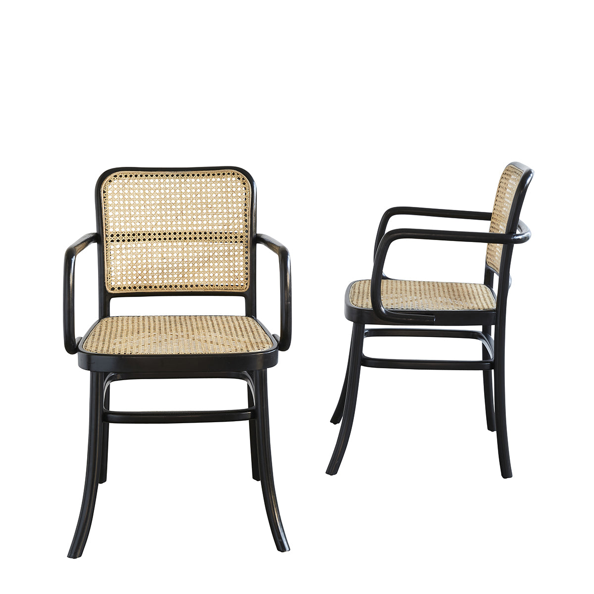 1211B-lot_de_2_chaises_avec_accoudoirs_en_acajou_massif_et_cannage-02.jpg