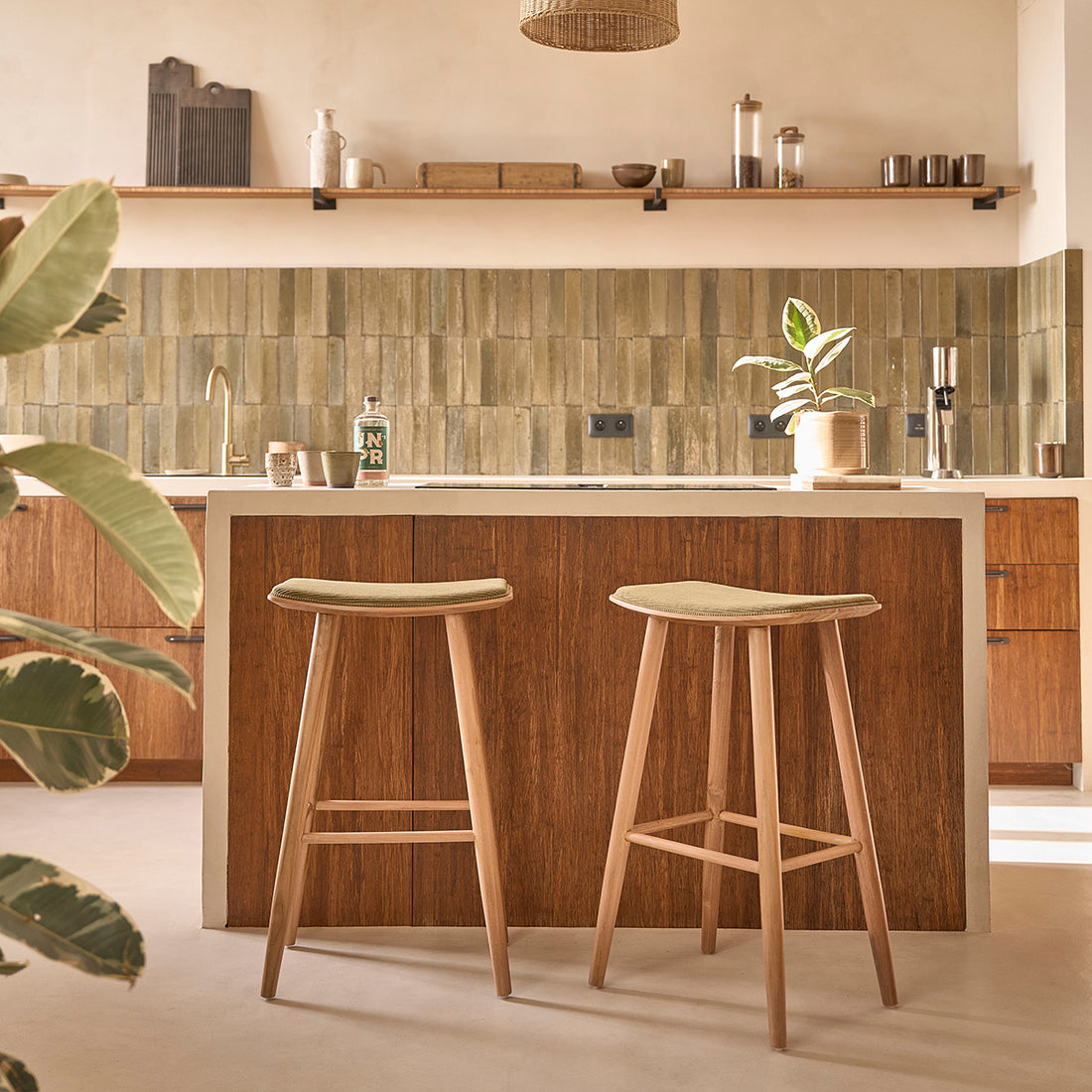 AMBRE - Lot de 2 tabourets en teck massif assise velours cotelé 75 cm