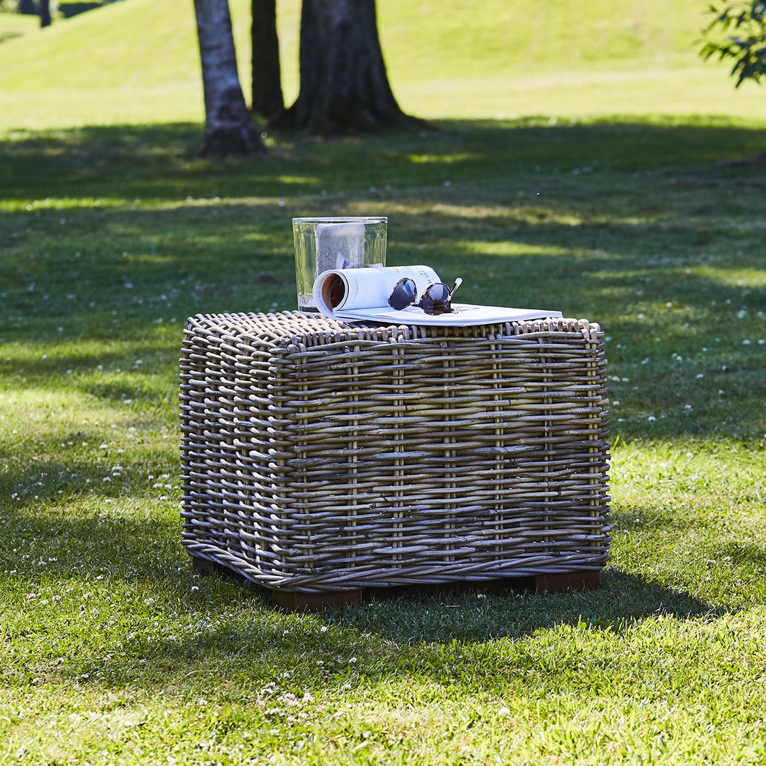 MUSA - Table basse en kubu naturel