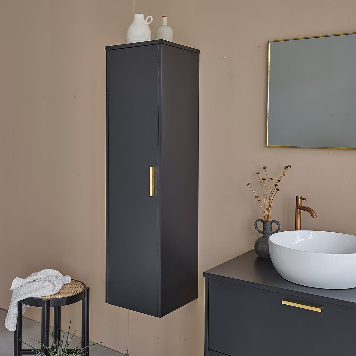 LUNA - Colonne de salle de bain noire en bois d'acacia 130 cm
