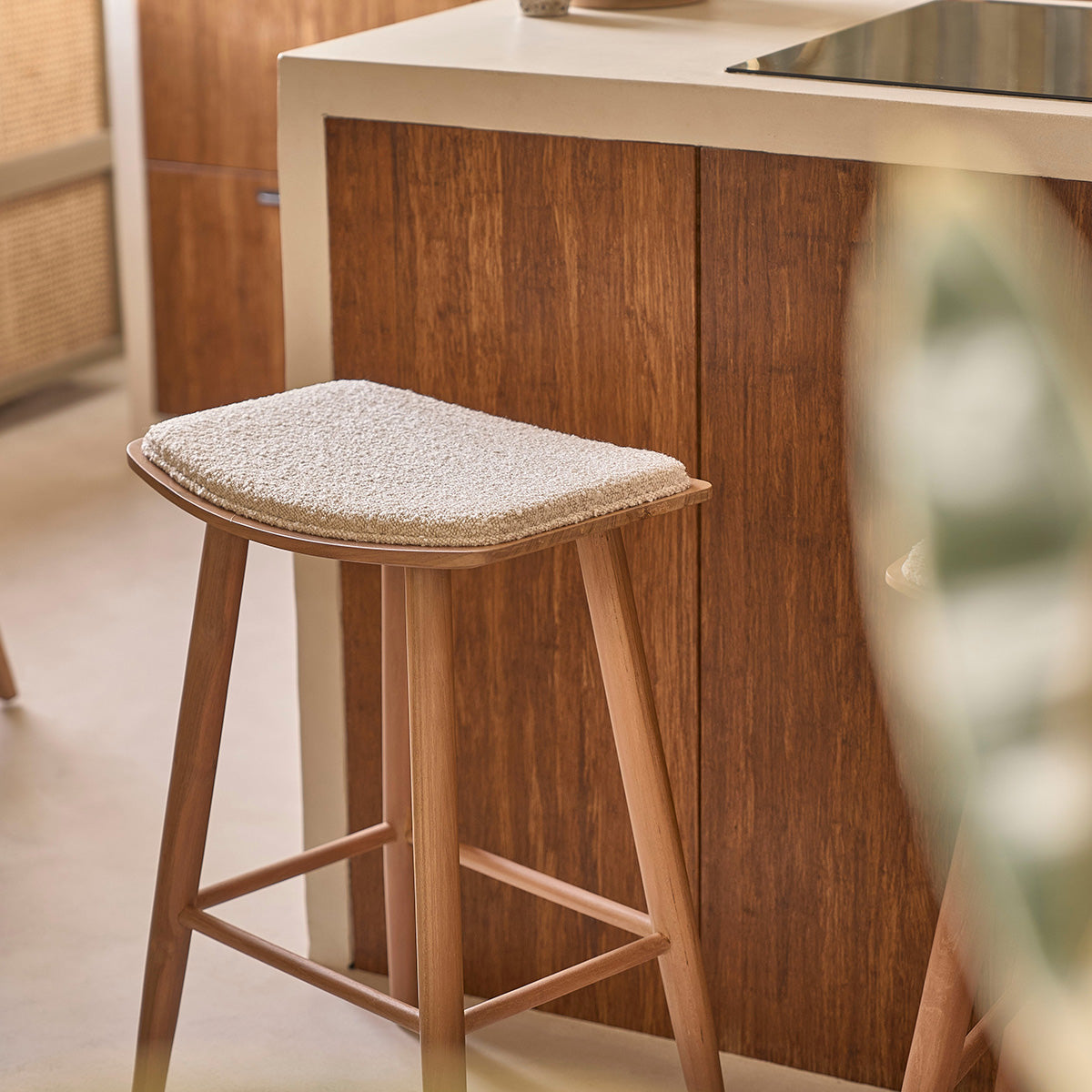 AMBRE - Tabouret en teck massif assise bouclette 75 cm