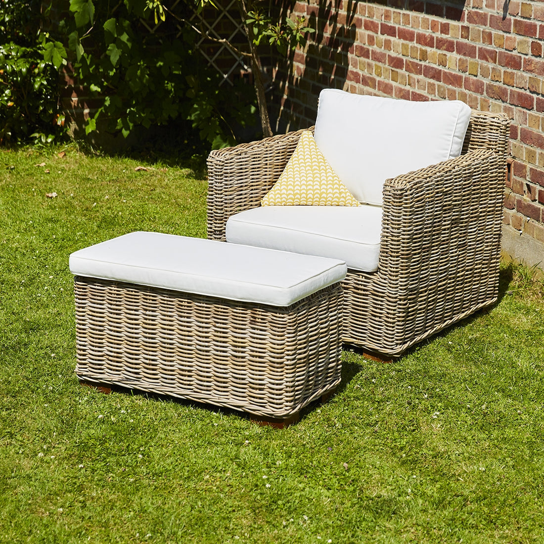 MUSA - Fauteuil de jardin en kubu naturel avec pouf