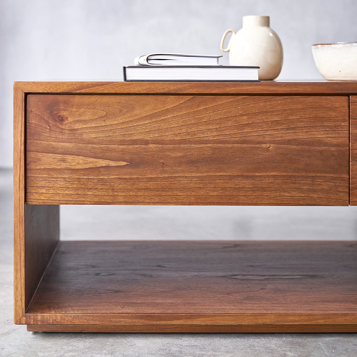 MILO - Table basse en mindi massif finition noyer 120 cm