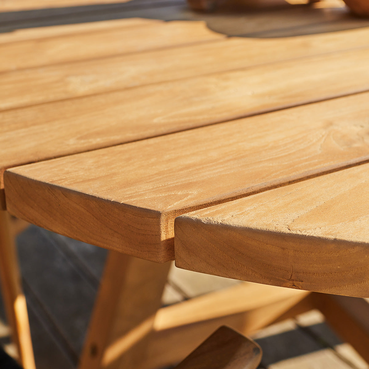 GABRIELLE - Table de jardin en teck massif recyclé ronde 6 pers.