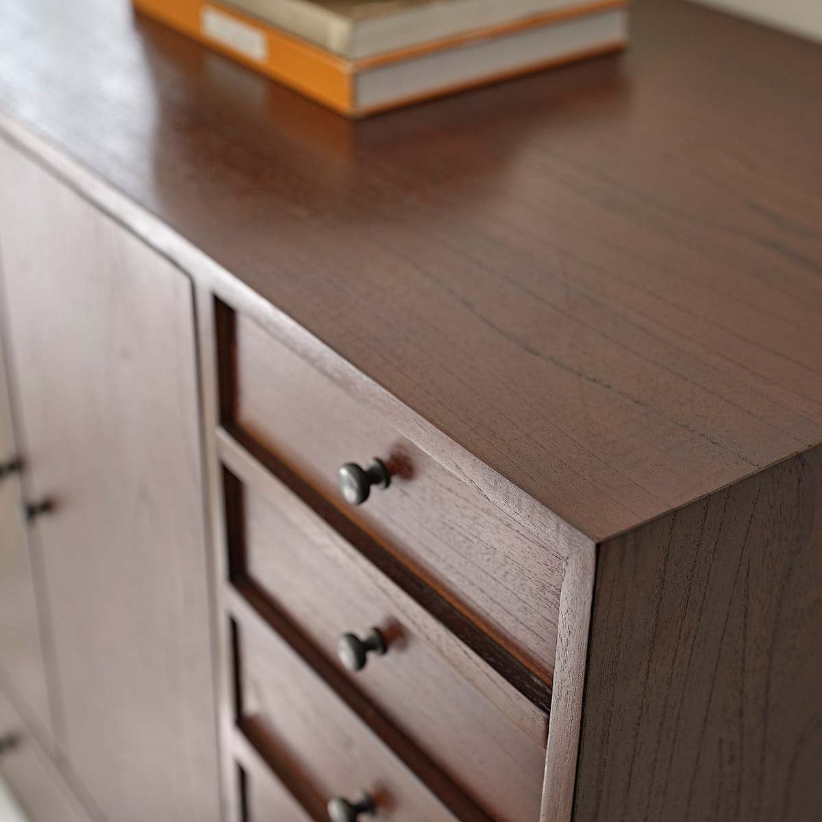 VINTAGE - Commode en mindi massif finition noyer 90 cm