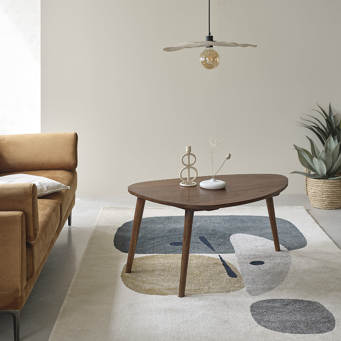BRUNE - Table basse en mindi massif finition noyer 100 cm