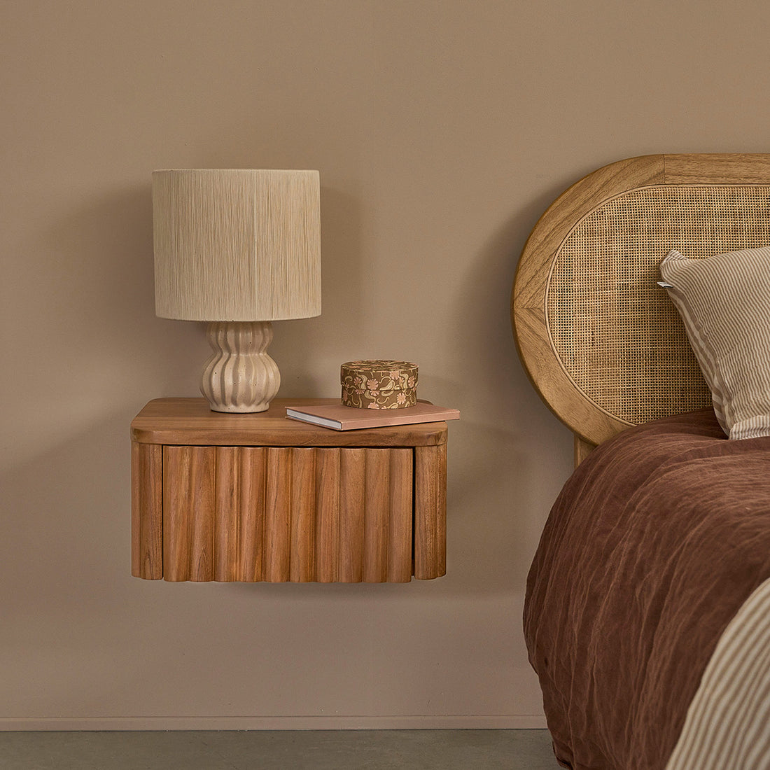 BELIZE - Table de chevet suspendue en bois de teck 45 cm