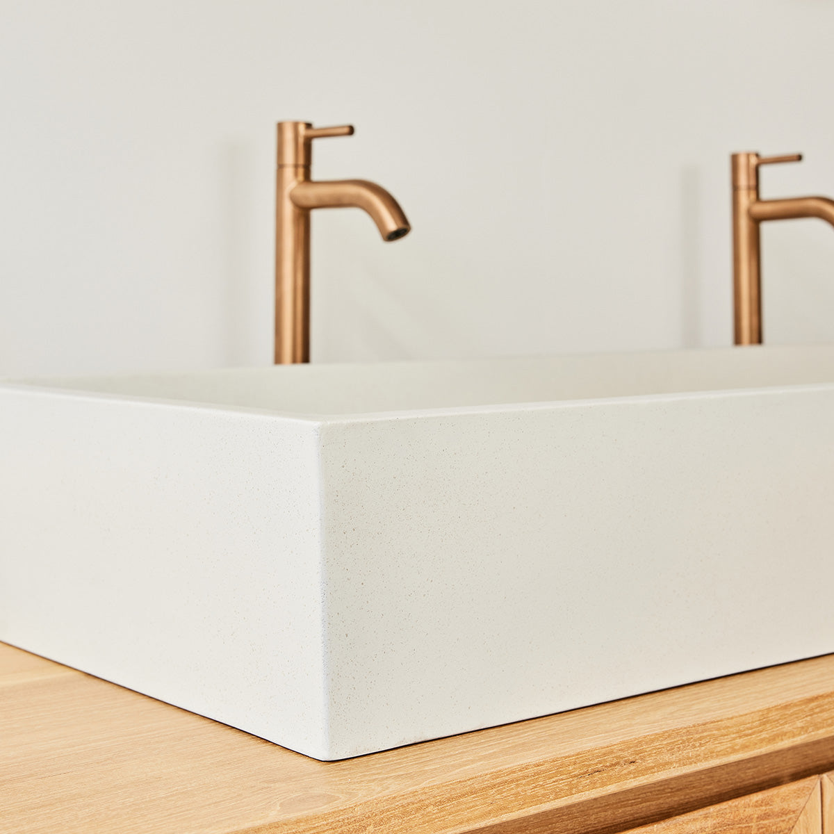 1642-vasque_en_beton_beige_100_x_37_cm-03.jpg
