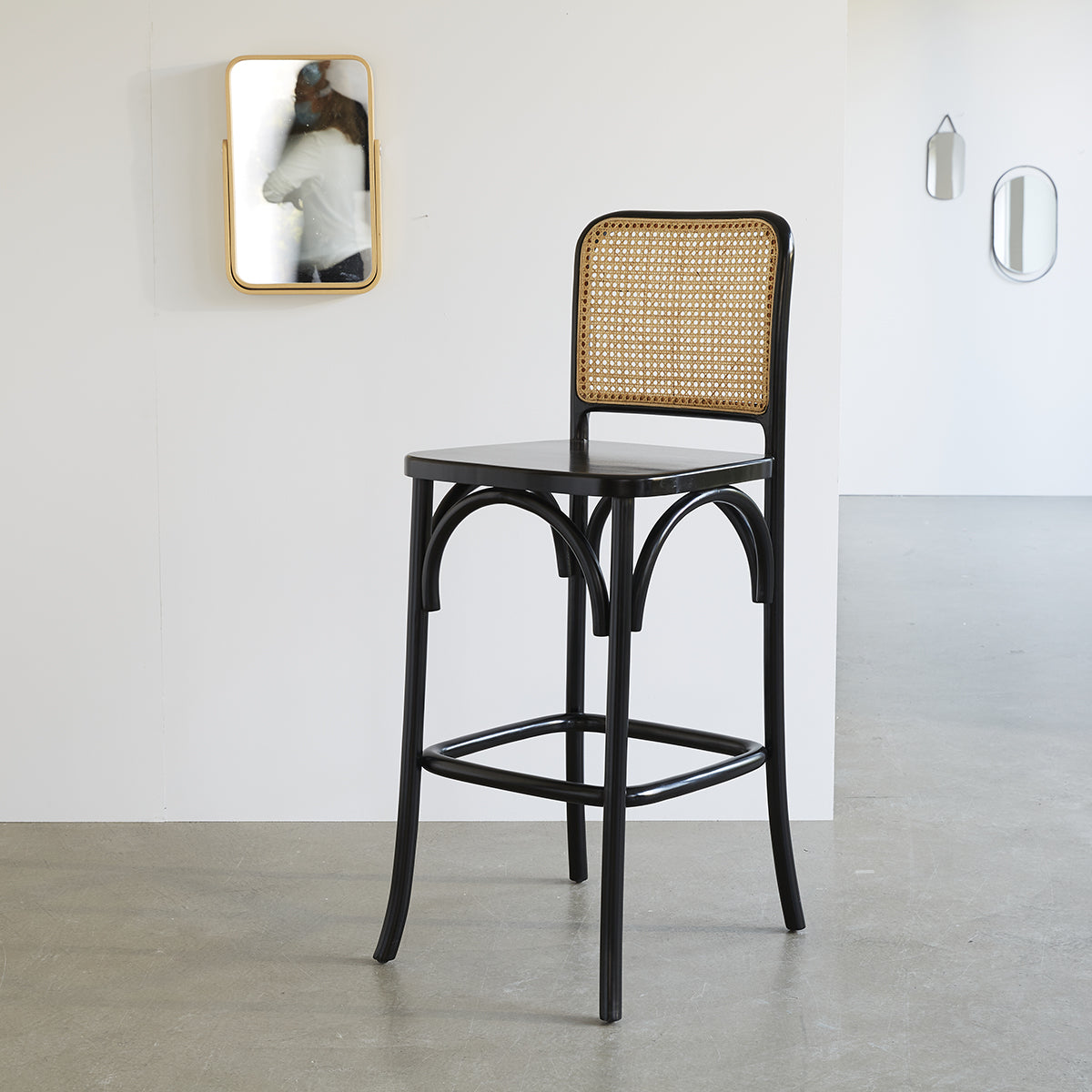 ARON - Lot de 2 tabourets de bar en acajou massif et cannage