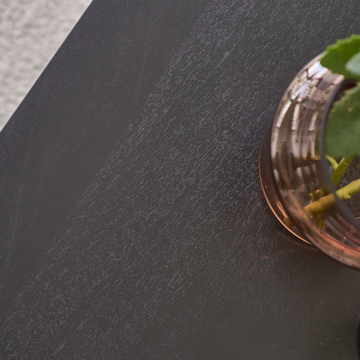 CLEO - Table basse en manguier massif noir 120 cm