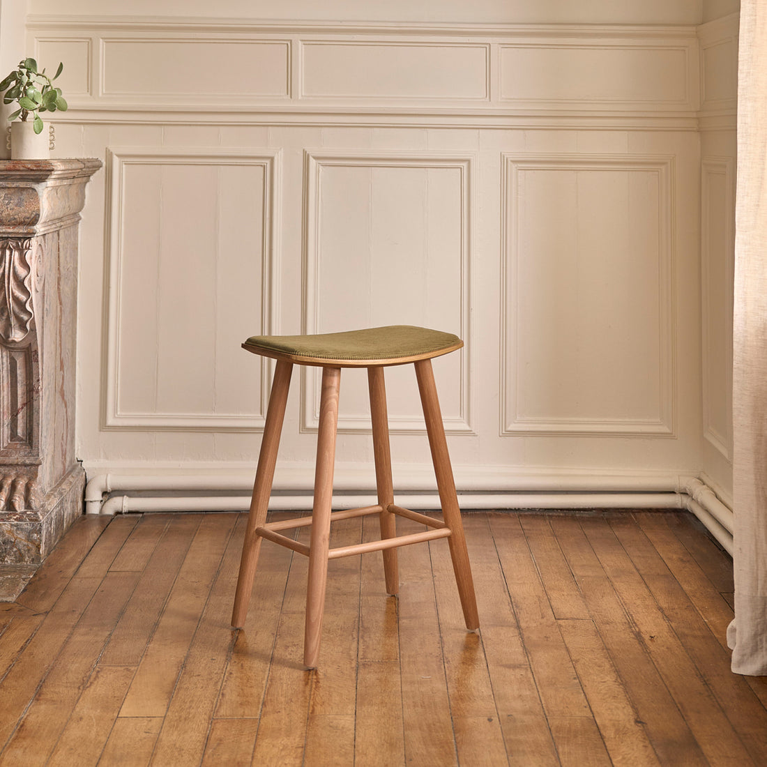 AMBRE - Tabouret en teck massif assise velours cotelé 65 cm