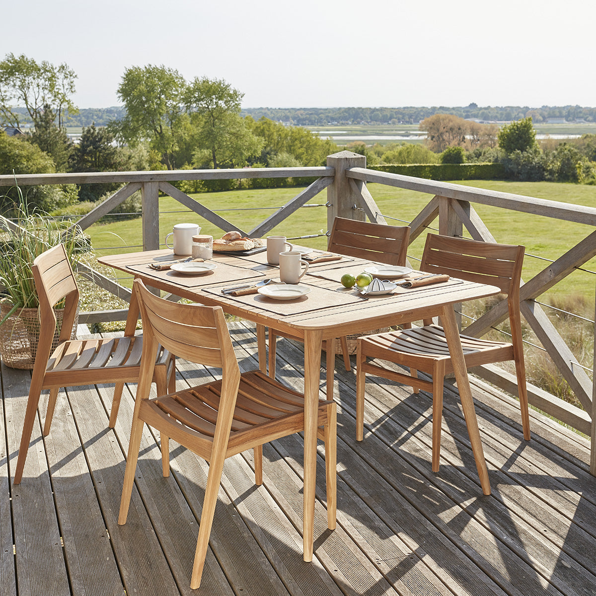 APRIL - Table de jardin en teck massif 4/6 pers.