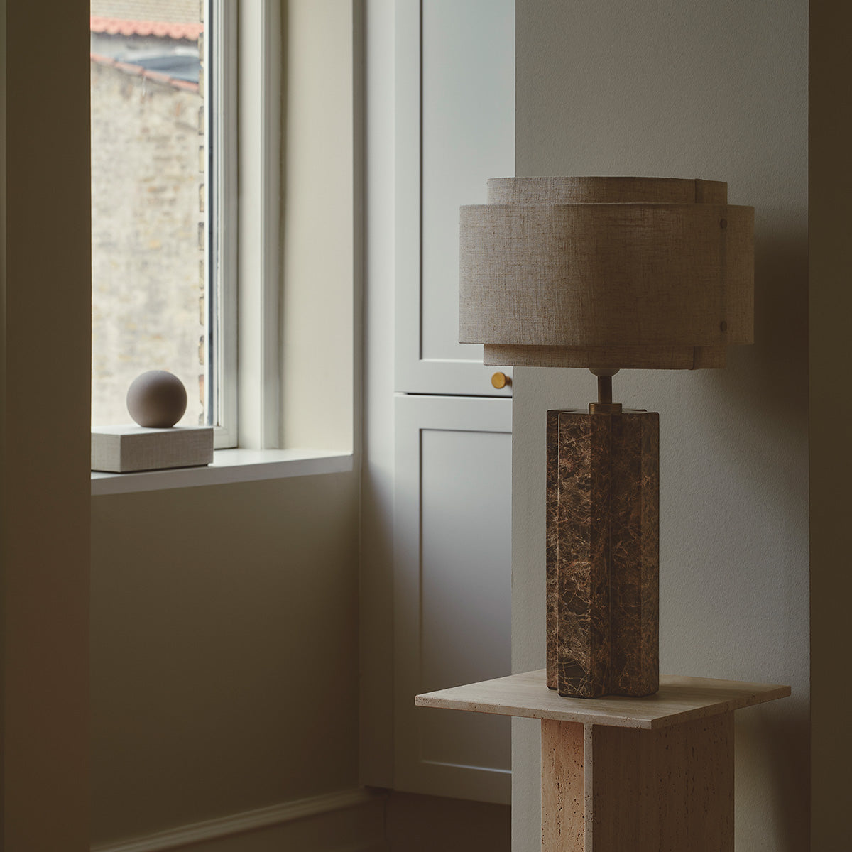 Lampe à poser en marbre beige