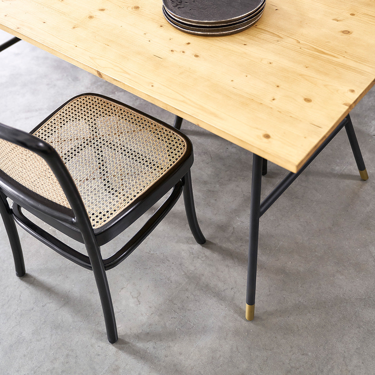 ROBIN - Table en pin massif et métal 6 pers.