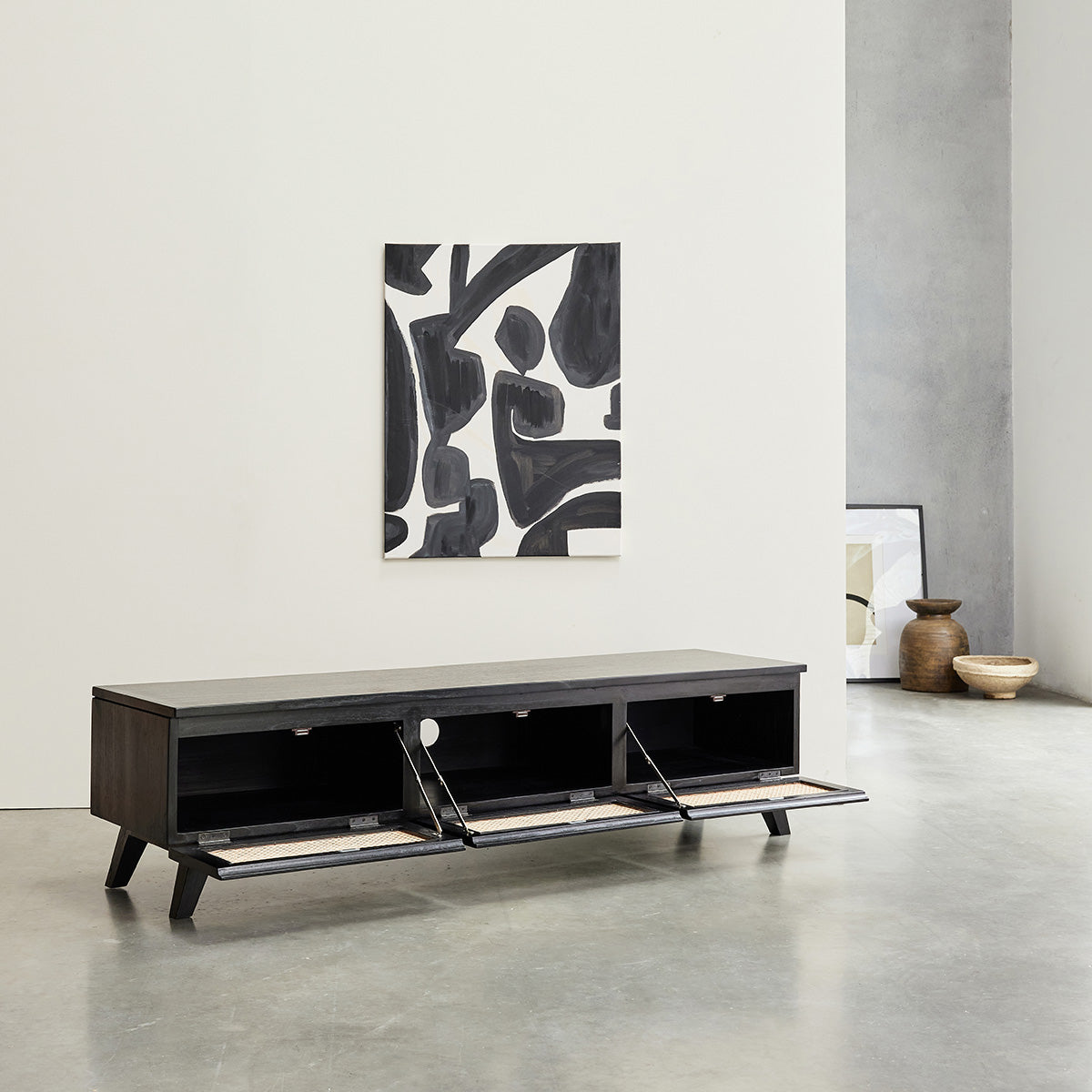 ISÉE - Meuble TV en mindi massif et cannage noir 160 cm