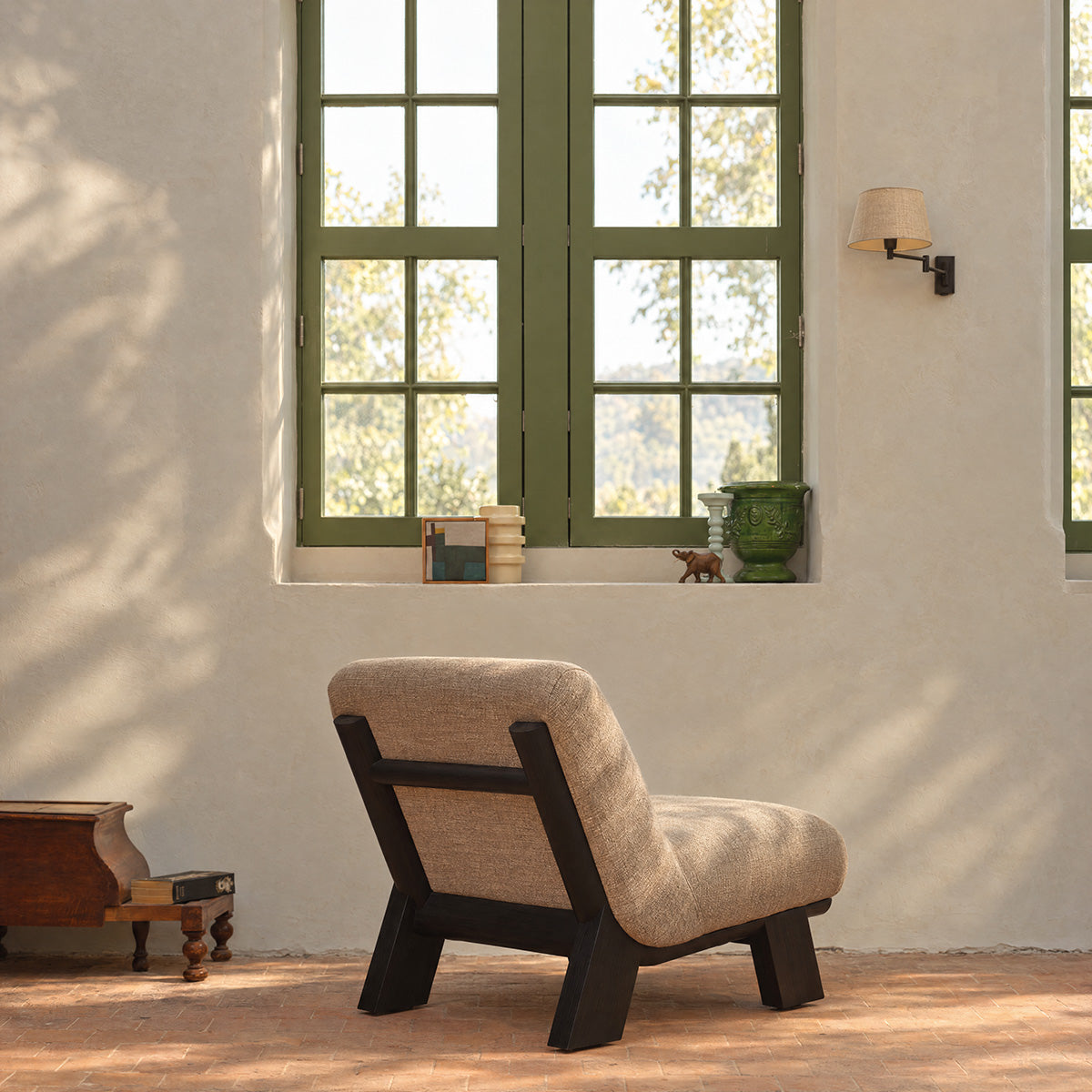 ANOUK - Fauteuil en mindi massif noir et tissu grège chiné