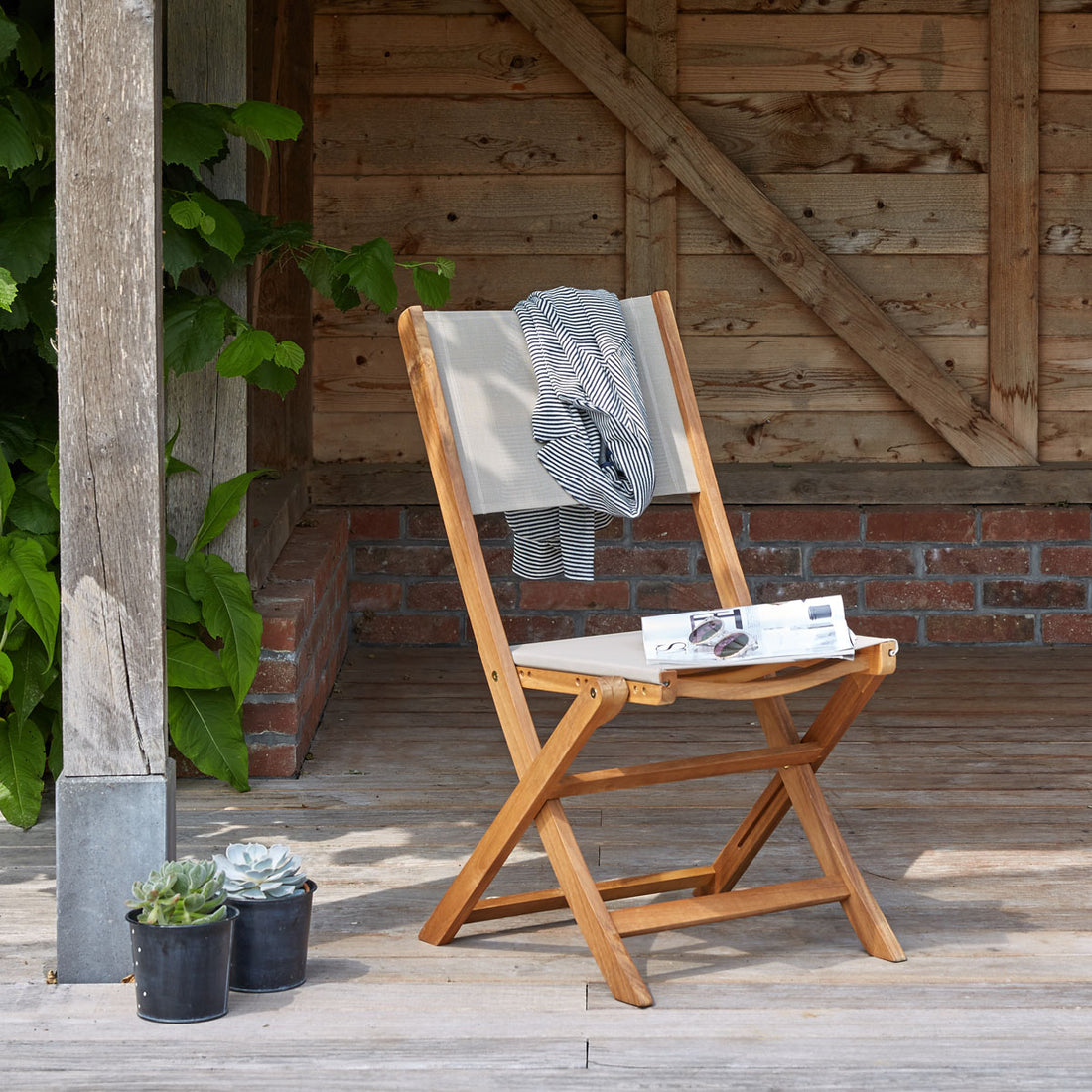 HANOÏ - Chaise de jardin en acacia massif FSC® et textilène gris