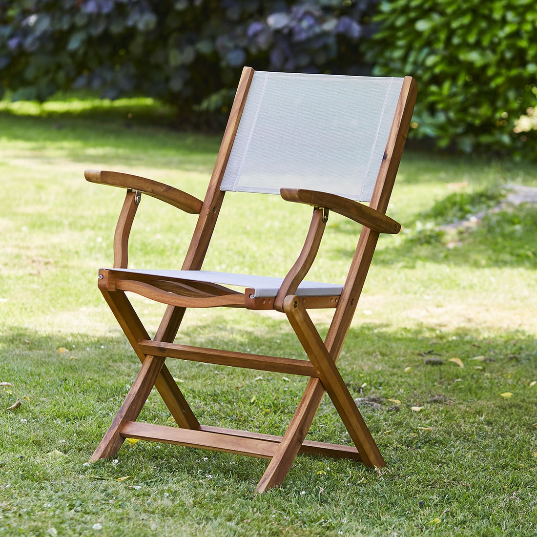 HANOÏ - Fauteuil de jardin pliant en acacia FSC® massif et textilène gris