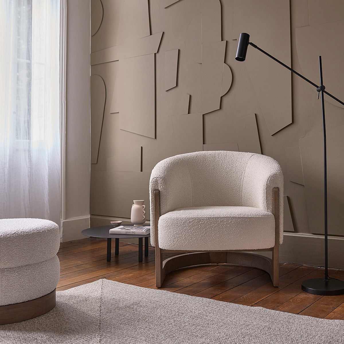 MALO - Fauteuil en chêne massif et tissu bouclette écrue