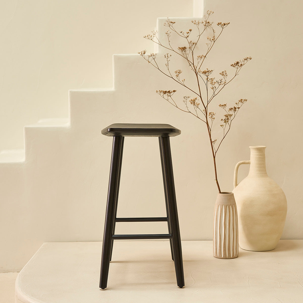 AMBRE - Lot de 2 tabourets de bar en teck massif noir 65 cm