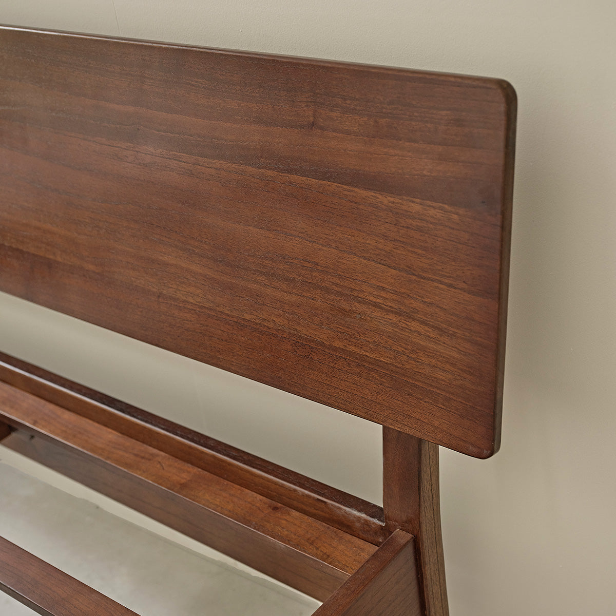 VINTAGE - Lit en mindi massif 160 cm avec sommier