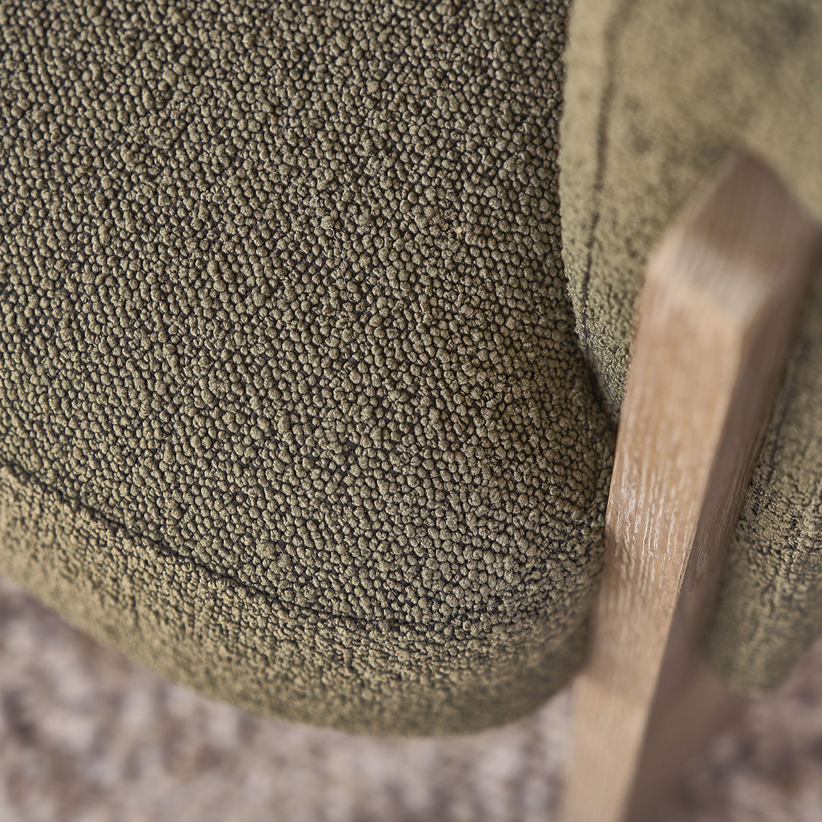 MALO - Fauteuil en chêne massif et tissu bouclette kaki