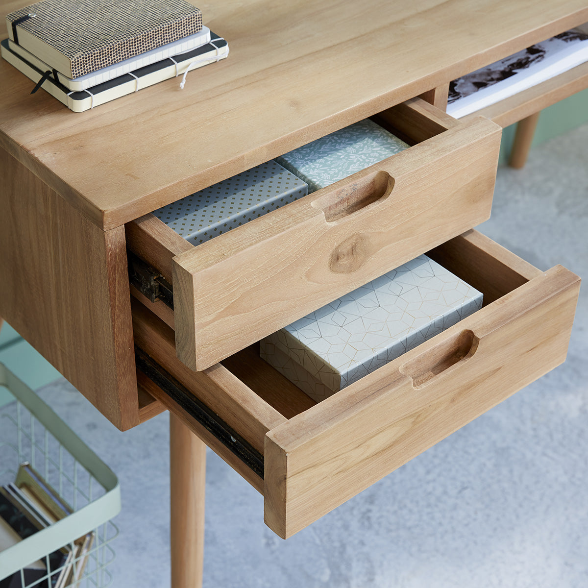 ISAURE - Bureau en teck massif 130 cm